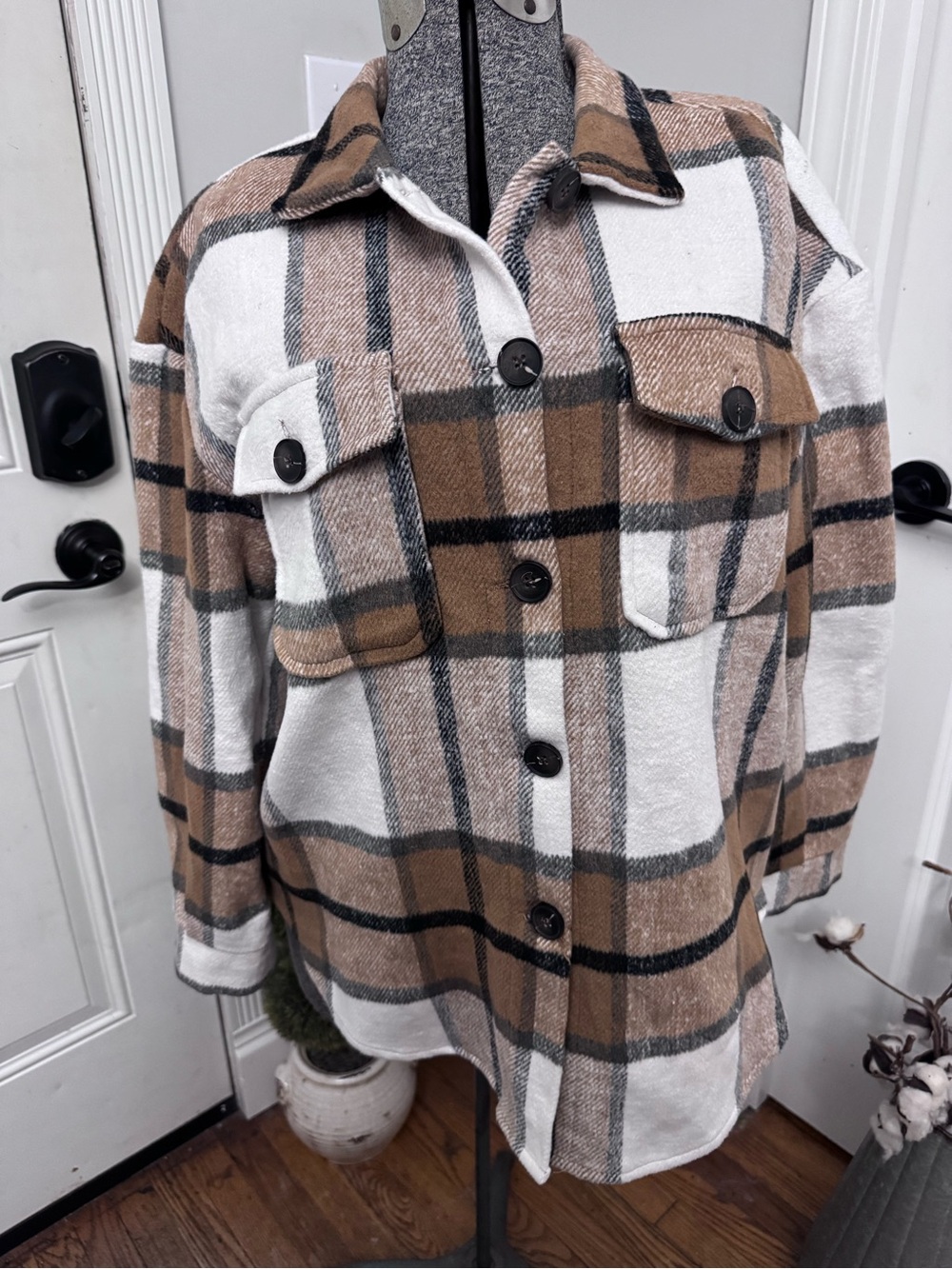 Women’s Urban Daizy Plaid Button-Front Shacket Jacket - Brown & White Medium